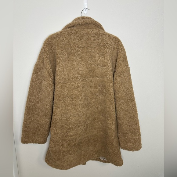 PrettyLittleThing Camel Teddy Jacket - Picture 2 of 4